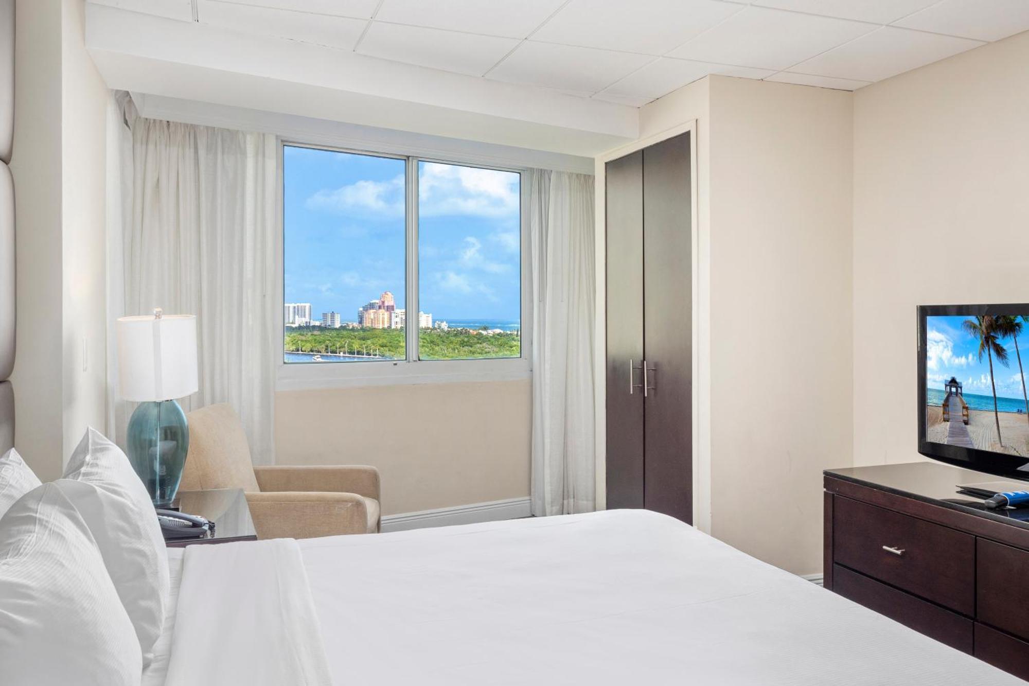 Zimmer mit 2 Queensize-Betten, Balkon und Aussicht