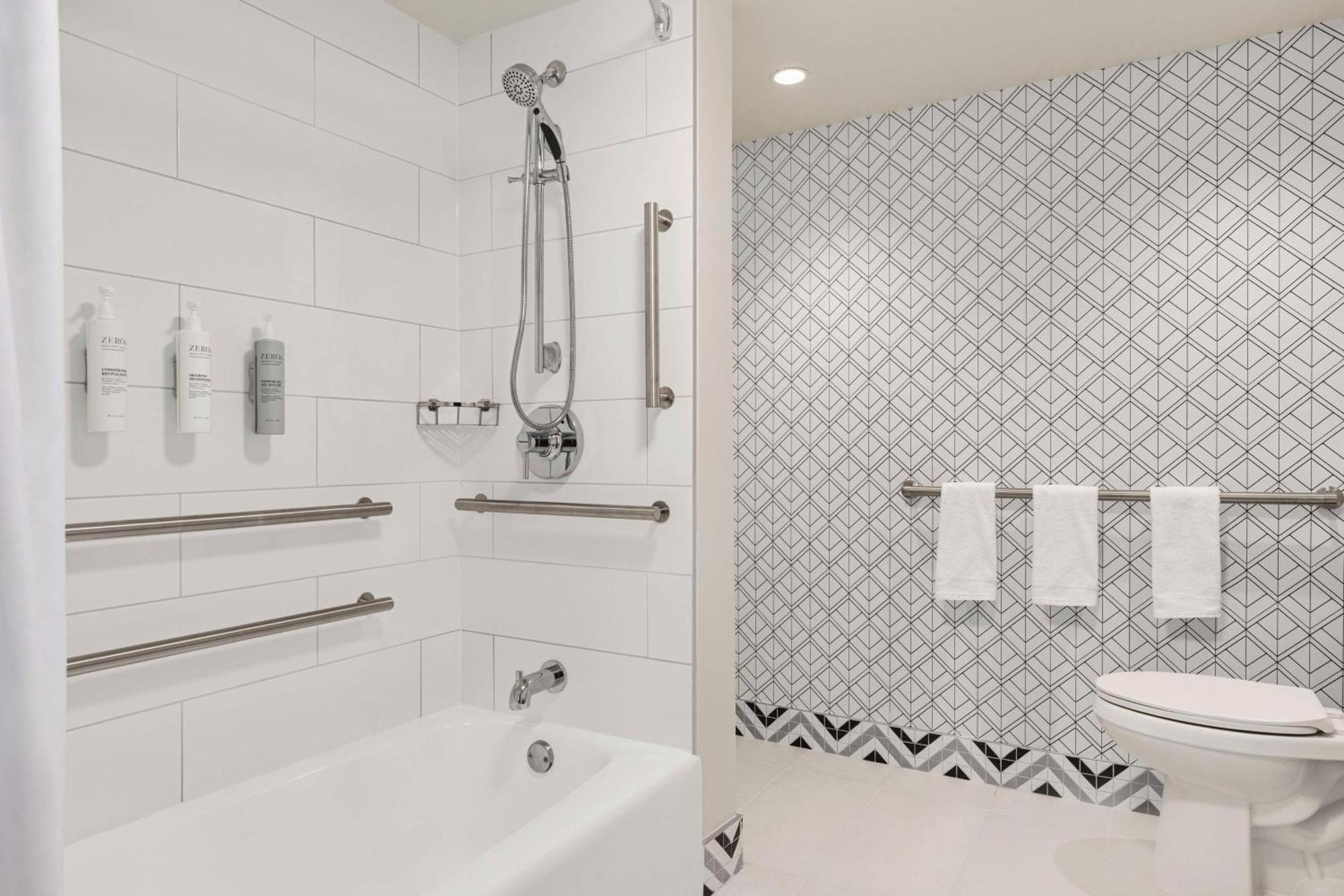 King Suite Accessible Tub Mobility Hearing Access or Non-Smoking,1629893623:JPEG